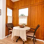 House فندق 3*